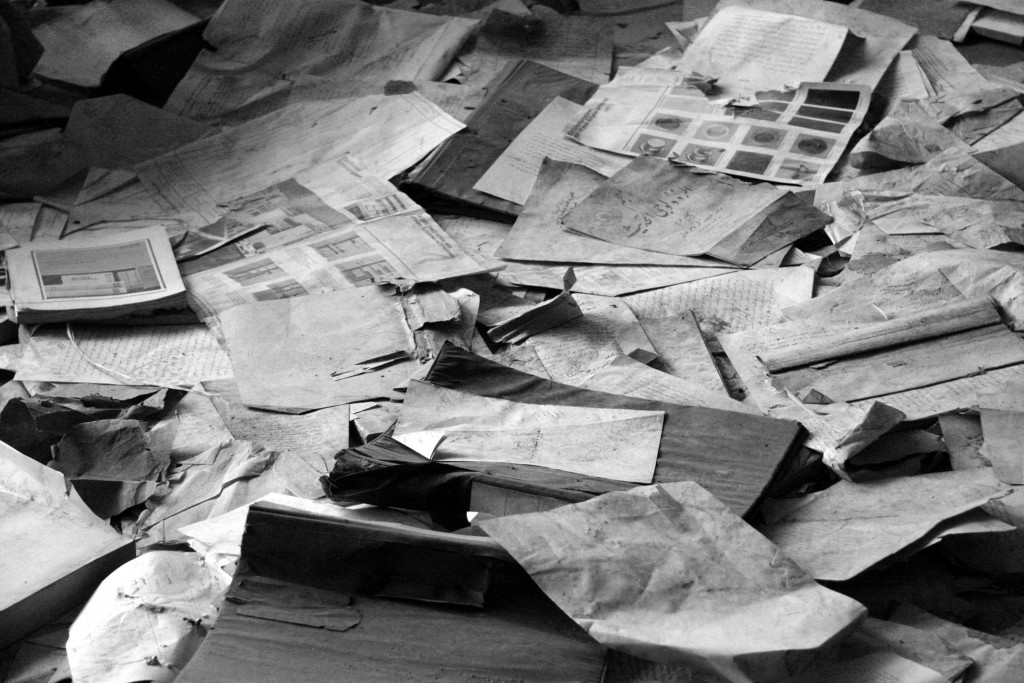 paper-pile-298759_1920